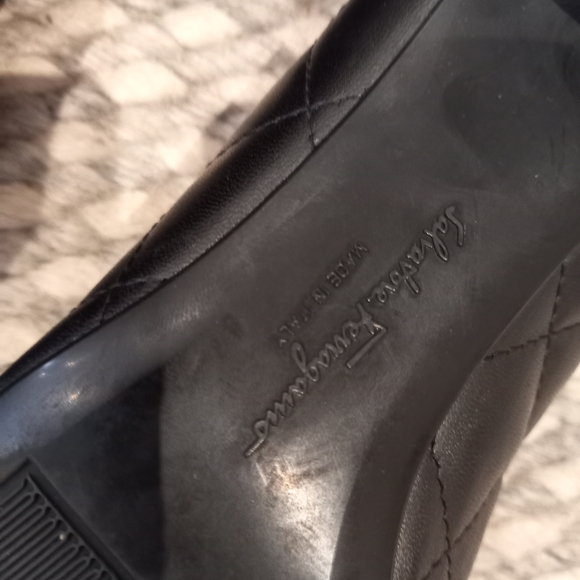 Ferragamo black quilted mules small heel with patent leather toes - Picture 4 of 5